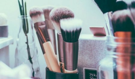 Makeup artists' tips